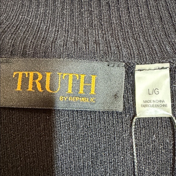 Sweater - Picture 9 of 9